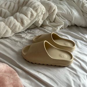 Yeezy slides mens